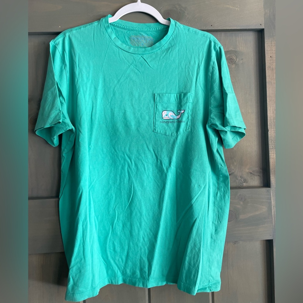 Vineyard Vines 
Whale 🐳 logo 
Tshirt 
Green size M - Picture 3 of 4